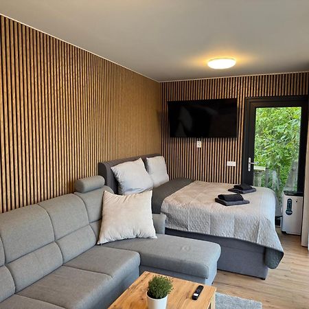 Airport Luxury Apartment & Spa Prague Exterior photo
